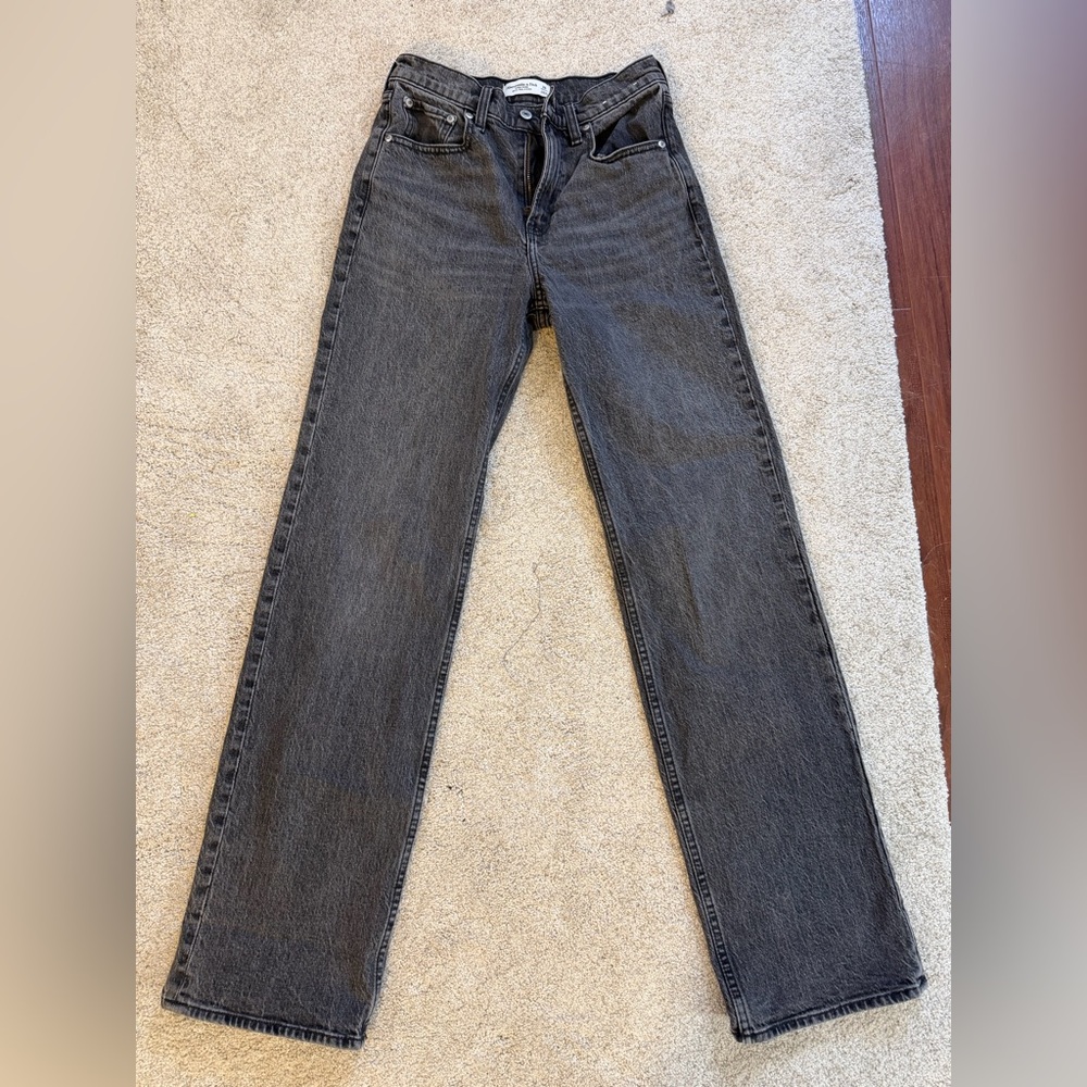 Abercrombie and Fitch high rise 90s relaxed jeans